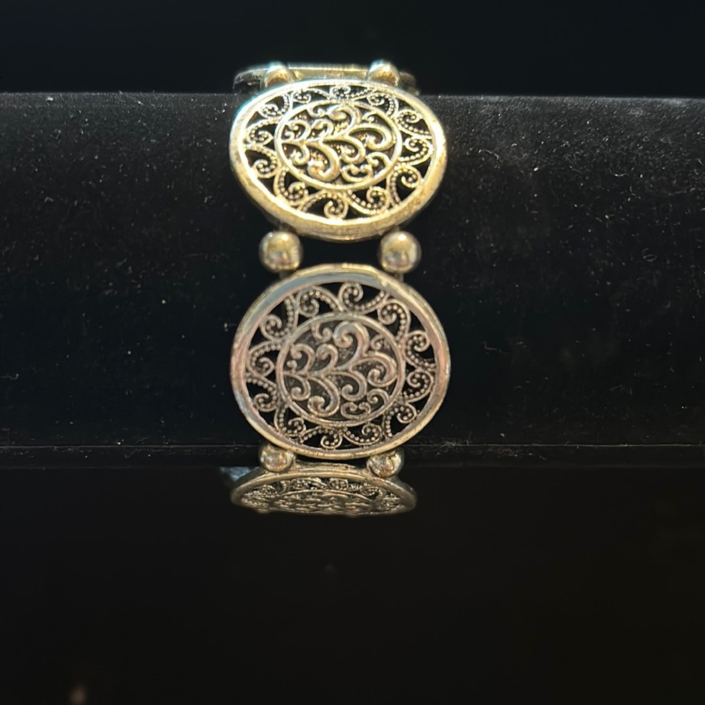 Vintage Silver Stretchy bracelet.
